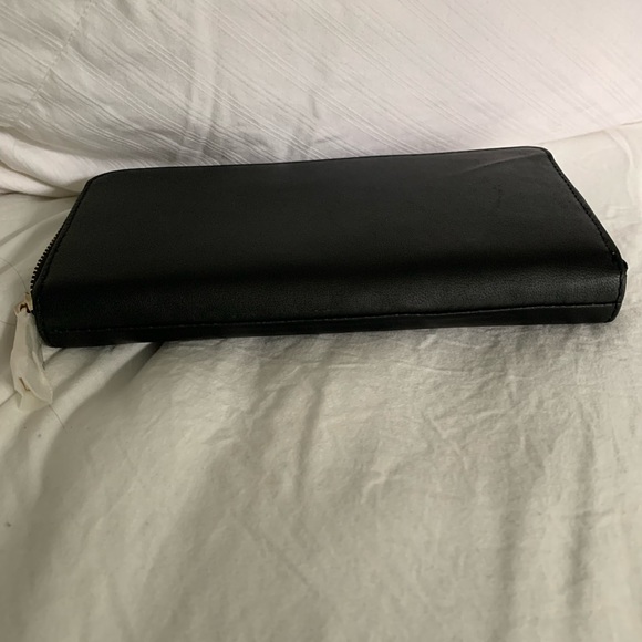 Vince Camuto wallet - Picture 5 of 6